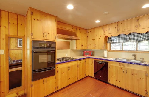 Sedona Cabin | Inviting Sedona Cabin: Steps from Hiking & Pet Friendly!