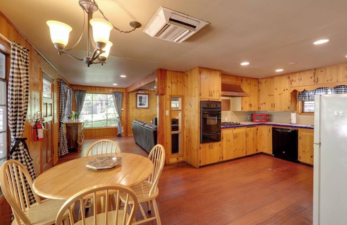 Sedona Cabin | Inviting Sedona Cabin: Steps from Hiking & Pet Friendly!