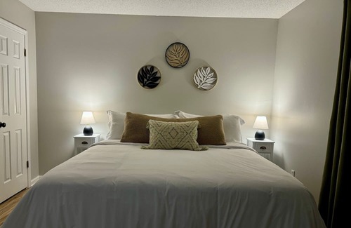 Athens House | Prime Location Near 5 Points - Pet Friendly with Pool