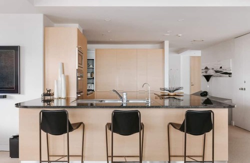 Mount Maunganui Apartment | Elegant 3 Bedroom Apartment with Heated Pool & Ocean Views