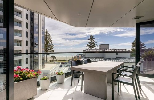 Mount Maunganui Apartment | Elegant 3 Bedroom Apartment with Heated Pool & Ocean Views