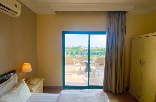 Dhahran Hotel | Golden Beach Private: Family-Friendly Stay with Pool & Dining