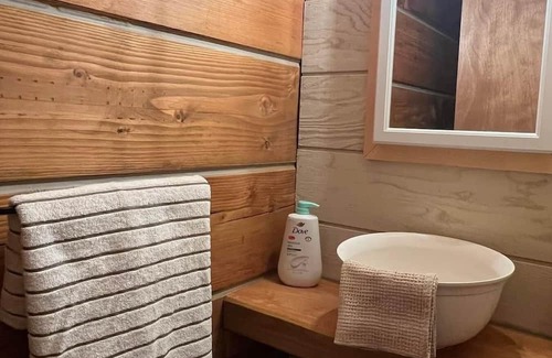 Trapper Creek Cabin | Cozy Rapha Primitive Cabin with Family-Friendly Amenities