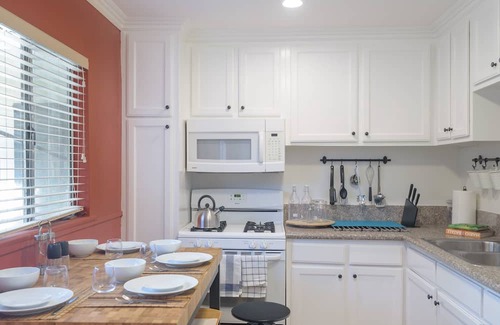 Valley Village Apartment | Bright and Inviting Apartment in Valley Village, Pet Friendly