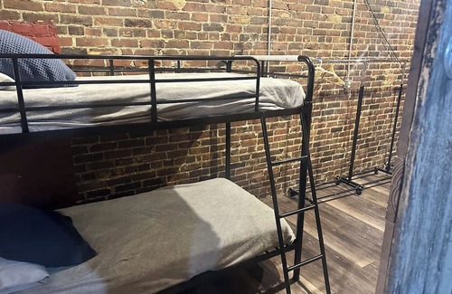 Marion Apartment | Cozy Rooftop Apartment with Family-Friendly Amenities
