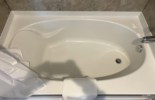 Blue Ash Apartment | Spacious Blue Ash Retreat: 2 Bedroom with Pool & Spa