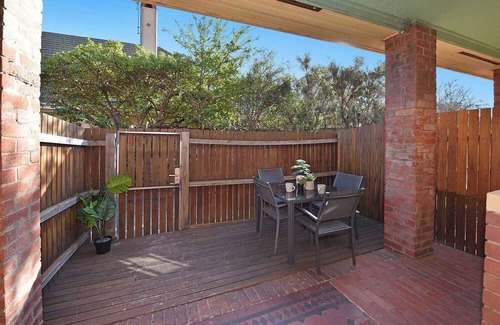 Brunswick Apartment | Cozy Studio in Brunswick with A/C, Parking & Deck