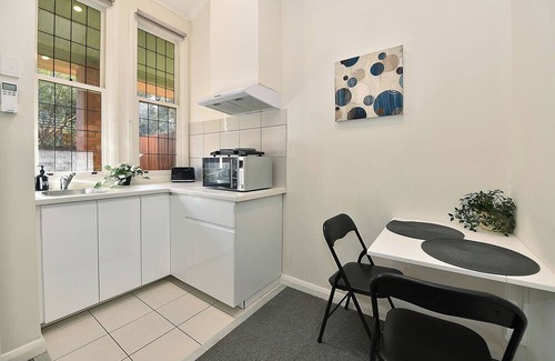 Brunswick Apartment | Cozy Studio in Brunswick with A/C, Parking & Deck