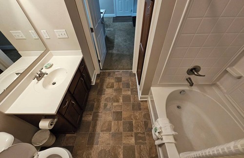 Westerville Apartment | Comfortable 1 Bedroom Retreat near Polaris and Amenities