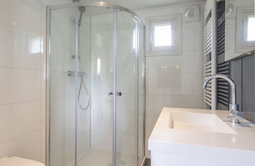 Arcen House | Tranquil Bungalow with Private Sauna in Nature Retreat