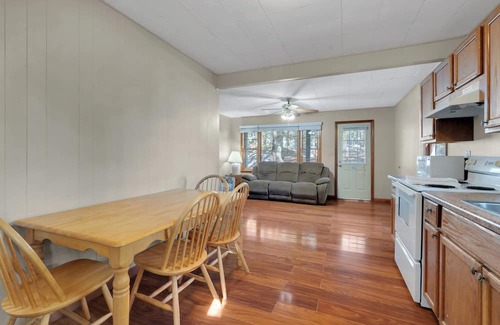 Jamestown Cabin | Cozy 2 Bedroom Cabin Retreat Near Lake Cumberland