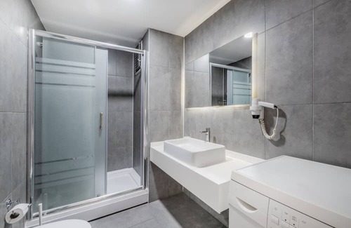 Mahmutbey Apartment | Convenient Residence Flat near Istanbul Airport, Family Friendly