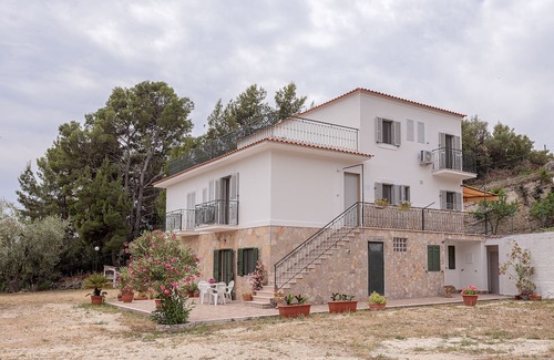 Mattinata Apartment | Casaverde Two-Room Apartment Steps from the Beach