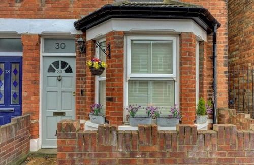 Bedford Apartment | Stylish 2-Bed House with WiFi in Central Bedford