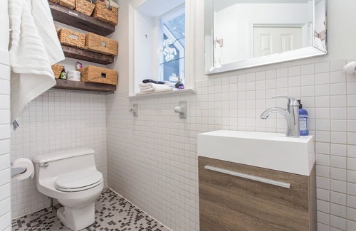 Queen Village House | Convenient La Casa Blanca Townhome Near Philly Attractions