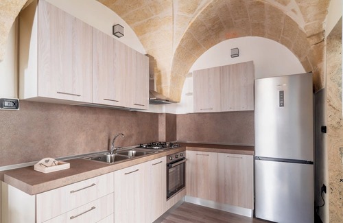 San Pancrazio Salentino House | Elegant Holiday Home 'Luxury Suite Salento' with Wi-Fi