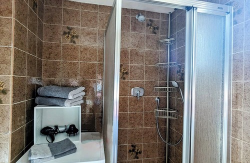 Oberlengenhardt Apartment | Cozy Ferienwohnung Wiesenblümle with Garden and Terrace