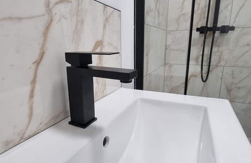 Wakefield Apartment | Modern 1-Bed Apartment in Wakefield with Kitchen Amenities