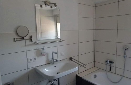 Rieden House | Cozy Felix Oben Family Residence with Kitchen Amenities