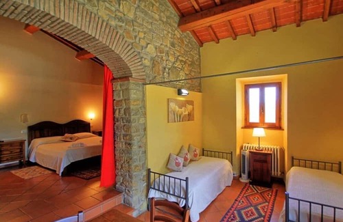 Bibbiena House | Inviting Casentino Farm: A Pet-Friendly Vacation Retreat