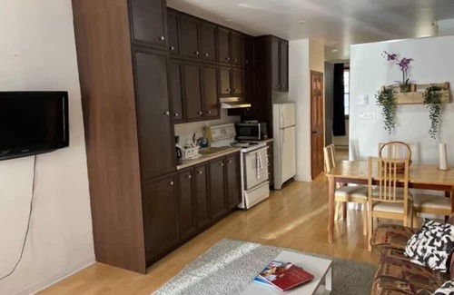 De Lorimier Apartment | Inviting Apartment in Plateau – Family-Friendly Stay