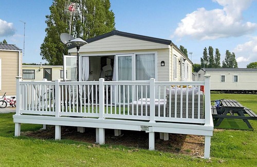 Colchester Cottage | Family-Friendly 2 Bedroom Retreat in Mersea Island