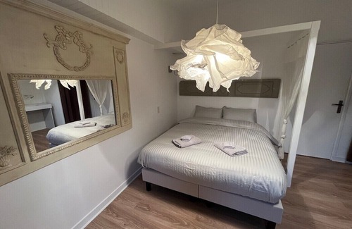Pont-du-Chateau House | Château du Serpolet: Family-Friendly Retreat near Clermont-Ferrand