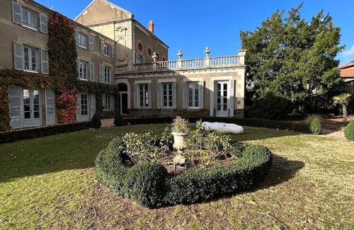 Pont-du-Chateau House | Château du Serpolet: Family-Friendly Retreat near Clermont-Ferrand