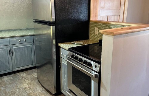 West Bend House | Family-Friendly 2 Bedroom Retreat with Kitchen & Breakfast