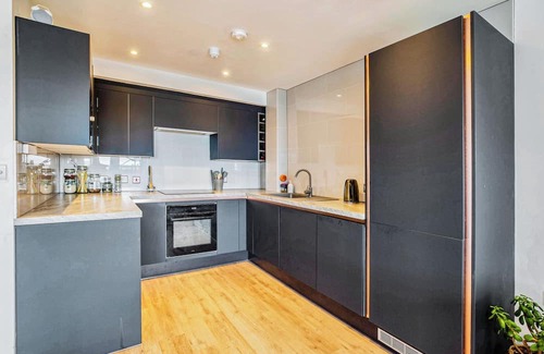 Woolwich Apartment | Modern Flat Just 5 Mins from Woolwich Arsenal Station