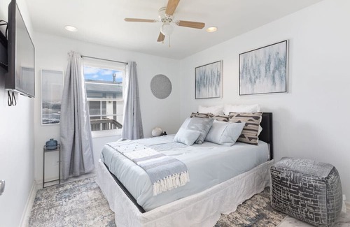 Country Club Hills House | Relax at The Hills: Family-Friendly 3-Bed Retreat with Pool