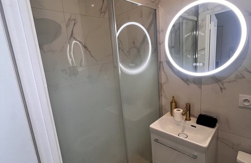 Les Pavillons-sous-Bois Apartment | Modern P26 Apartment near Paris Expo & Disney with Spa