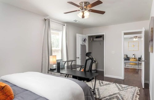 Dacula House | Elegant Suite with Premium Amenities in Prime Location