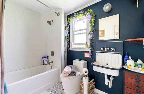 Port Ewen House | Mermaid Cottage: River Views & Pet-Friendly Comfort
