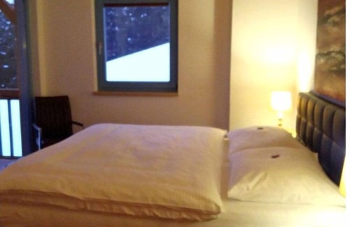 Heiligenblut House | Comfortable Entenalm OG with Breakfast and Family Amenities
