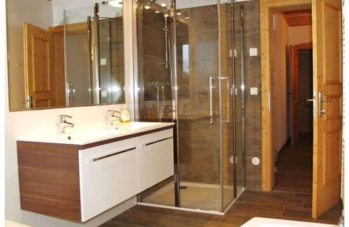 Heiligenblut House | Comfortable Entenalm OG with Breakfast and Family Amenities