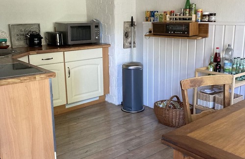 Reiselfingen Apartment | Cozy Apartment 'Mondschaukel' with Terrace & Wi-Fi in Löffingen