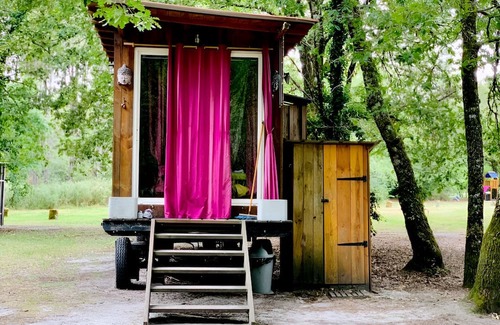 Belin-Beliet Apartment | Discover Into THE Wild: Notre "roulotte Cosy" Retreat