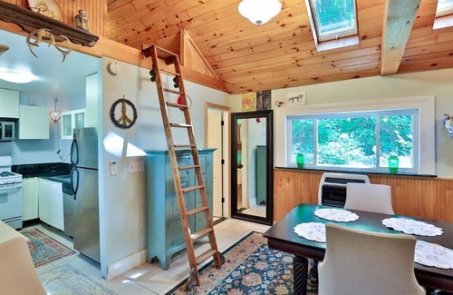 Phoenicia House | Picturesque Country Cottage with Mountain Views near Woodstock