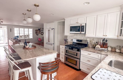 Winthrop House | Enchanting Boston Sandy Shanty: Steps from the Sea
