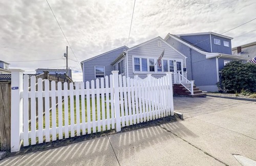 Winthrop House | Enchanting Boston Sandy Shanty: Steps from the Sea