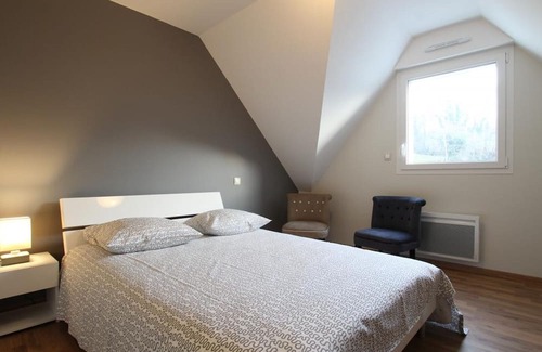 Jullouville Cottage | Cozy Gite Jullouville with Pool and Family-Friendly Amenities