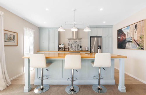 Lake Hawea House | Inviting Home in Hawea with Mountain Views & Modern Kitchen
