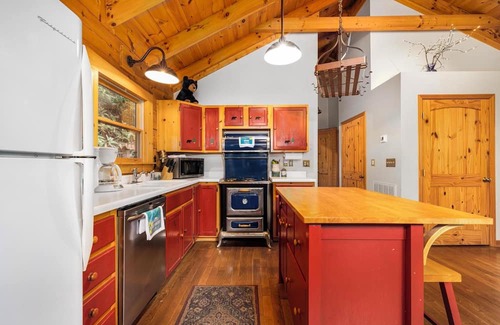 Unicoi County Apartment | Inviting Cabin Retreat Near the Nolichucky River