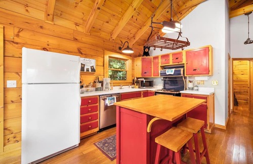 Unicoi County Apartment | Inviting Cabin Retreat Near the Nolichucky River