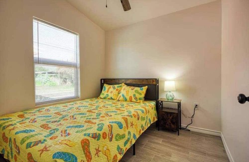 Aransas Pass Cabin | Cozy 2-Bedroom Cabin in Aransas Pass for Family Getaways