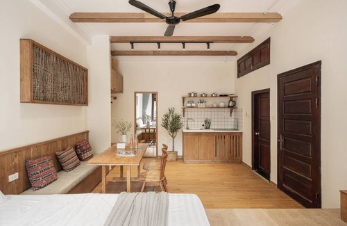 Old Quarter Apartment | Pet-Friendly FULL HOUSE Villa with Big Jacuzzi & Pool