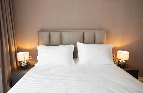 Dumbravita Apartment | Relaxing Stay at nResidence Dumbravita with Hot Tub & Kitchen