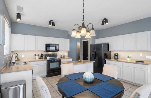 Deer Valley House | Inviting Getaway at Pleasant on W Fallen Leaf Ln