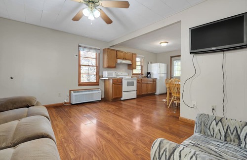 Jamestown Cabin | Inviting 3-Bedroom Rustic Cabin Near Marina and Pool